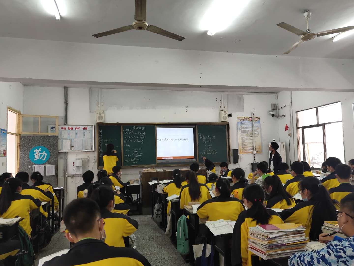 刘兵老师在上数学课.jpg